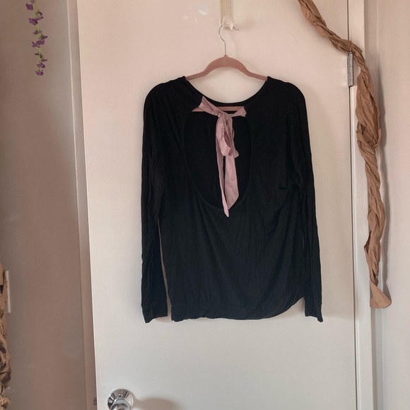 AdoreMe black long sleeved shirt with ribbon back - Picture 3 of 4